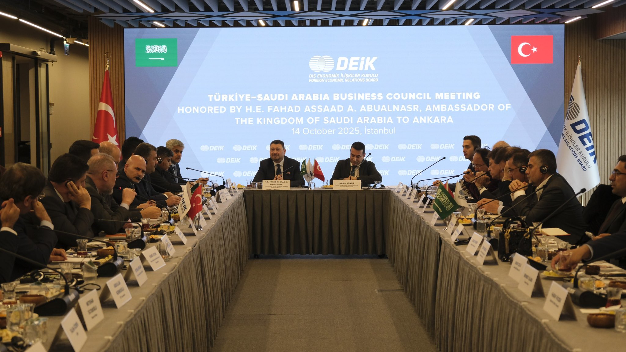 Sayın Büyükelçisi İstanbul'da Ekonomik ve Ticari İlişkilerle ilgili Bir Seminer Verdi